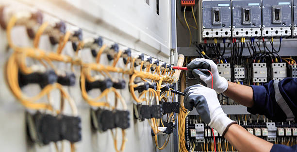 Professional Electrician technician working in Gas City, IN